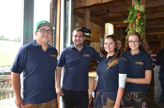 Forian Jax, Obmann Matthias Falkinger, Teresa Schwendtner (Leitung Jugendorchester) und Simone Jax vom MV ONK freuen sich auf Ihren Besuch!