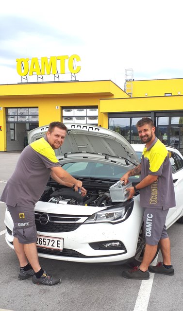 Die ÖAMTC-Techniker Stefan Bleich und Michael Schüller kamen heuer schon öfter ins Schwitzen.