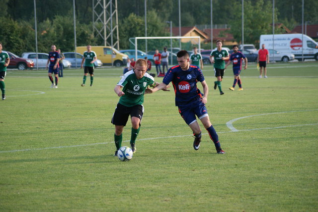 Die Fußballer von Doppl-Hart (l.) spielen fortan wieder in der an Derbys reichen Bezirksliga Ost.