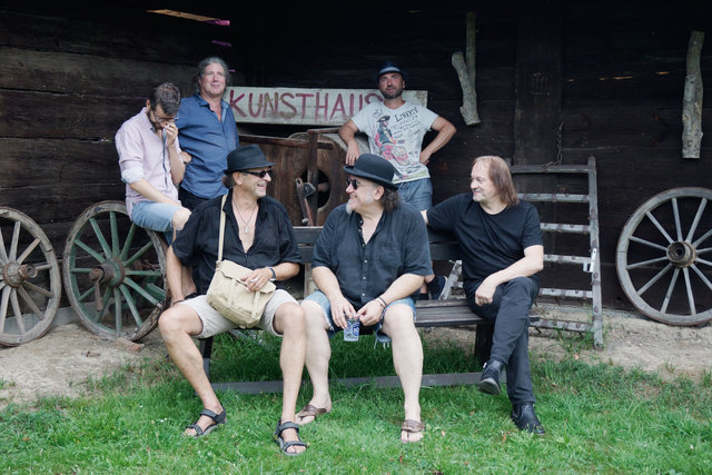 "Teglich Alois" machten medizinisch verantwortbare Musik: Wolfgang Schmidbauer, Horst-Michael Schaffer, Luis Siegl, Gerhard Steinrück, Christian Bakanic, Fritz Kres. | Foto: Sophia Siegl