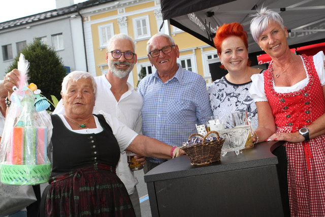 Großer Andrang beim Nespresso Standl am Stadtplatz.
