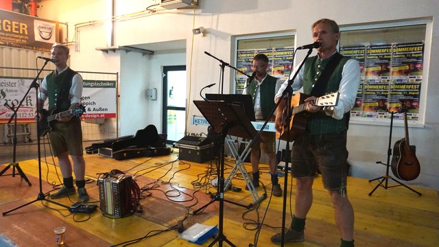 Die „Filzmooser Hoderlumpen“ trugen mit ihren flotten Weisen viel zur Stimmung bei.