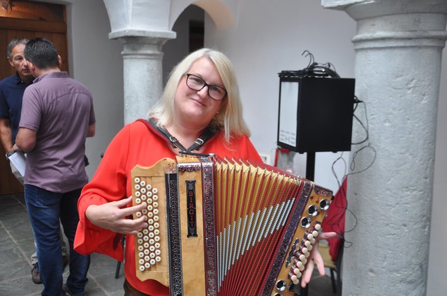 Birgit Egger unterhielt mit der Ziehharmonika