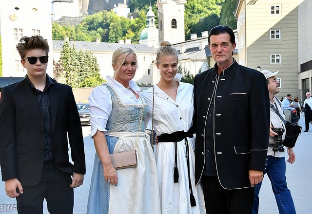 mehr hier https://www.meinbezirk.at/salzburg-stadt/leute/salzburg-festspiele-123-d2794073.html