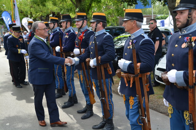 LH Hans Niessl dankte dem Infanterieregiment für die standesgemäße Begrüßung und den Ehrensalut.