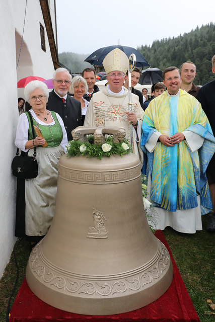 Glockenweihe mit Erzbischof Franz Lackner (Mitte) und Pfarrer Johannes Freitag (re.). | Foto: Freisinger