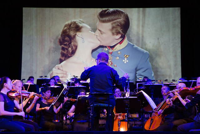 Liveorchester und eine kunstvoll gestalteter Videobeitrag. Eine Hommage an Sissi und Romy Schneider.
