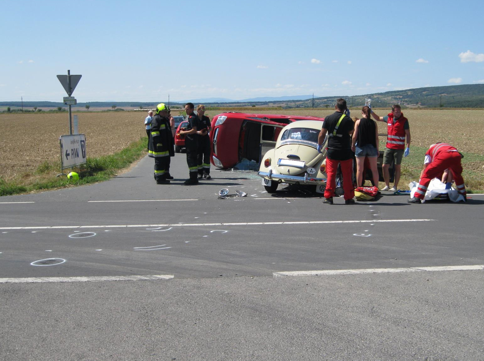Polizei, Feuerwehr und Rettung waren nach einem Verkehrsunfall bei Rechnitz im Einsatz.