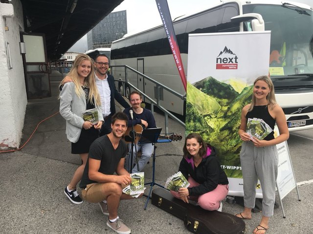 Musiker und "Nextler" beim Ankündigen des Wipptalent am Frachtenbahnhof | Foto: NEXT
