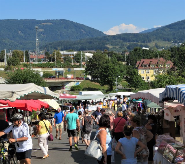 Tausende Besucher stöberten beim Villacher Laurentiusmarkt voller Freude, um beim gewaltigen Angebot der rund 130 Marktfieranten besondere Angebote zu finden. Diese grosse Auswahl und vor allem das traditionelle Treffen von Freunden und Bekannten gibt es nur einmal im Jahr!