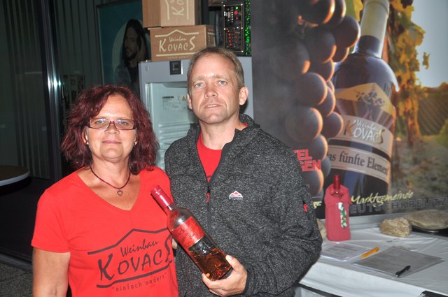 Auf der Terrasse des KunstRAUM Obervellach gab es Weine vom Weingut Kovacs zu verkosten