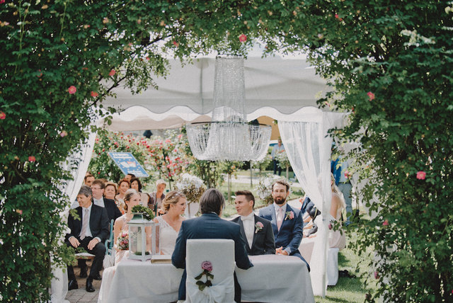 Zu einer perfekten Hochzeit gehört eine perfekte Location! Besonderer Beliebtheit erfreut sich das Rosarium Bad Sauerbrunn.
