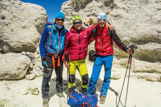 The blind climber Andy Holzer mit seinen beiden Begleiter Anda Unterkreuter links und Andi Scharnagl rechts im Bild
