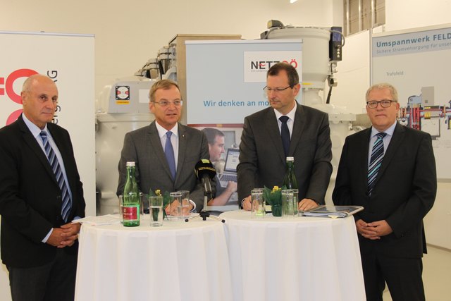 Von links: Günter Rübig, Obmann Sparte Industrie Wirtschaftskammer OÖ, Landeshauptmann Thomas Stelzer, Stefan Stallinger, Technikvorstand der Energie AG Oberösterreich, Manfred Hofer, Geschäftsführung der Netz Oberösterreich GmbH
