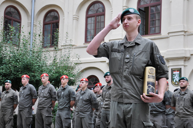 Der 22-jährige Maximilian Hirt wurde Kursbester bei der Kaderanwärterausbildung 2/Jäger in Straß | Foto: Robert Gießauf