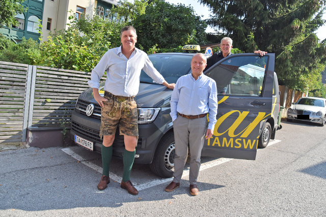 V. li.: Josef Fanninger (GF Regionalverband), Herbert Eßl (Bürgermeister Mauterndorf) und Taxiunternehmer Hermann Maier.