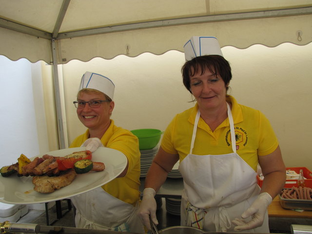 Mit einem "Imkerschmankerl" wurden die Gäste geschmacklich verwöhnt