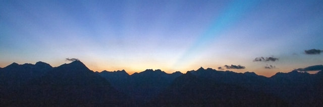 EMPFEHLE VOLLBILDMODUS! Aufnahme von der Dachterrasse der Venet- Gipfelhütte aus am 26.07.2018 um 21:32 Uhr. © Ing. Günter Kramarcsik