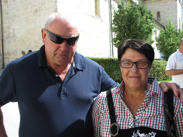 Erwin und Barbara Drescher genossen den Sommertag im Stiftshof