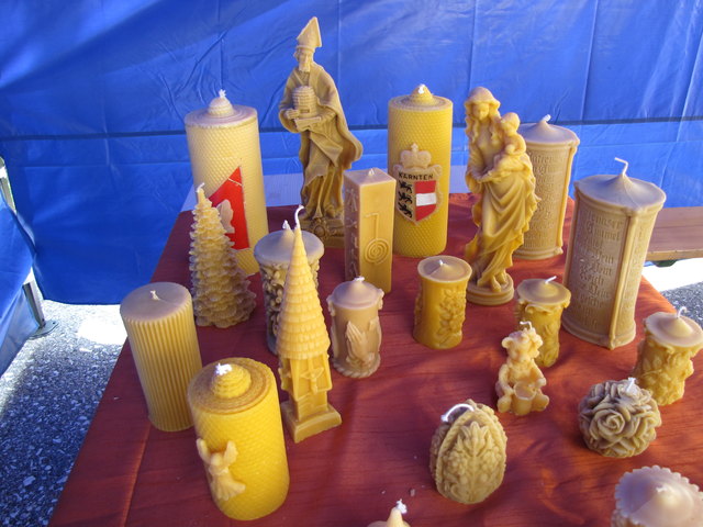 Bienenwachskerzen in verschiedensten Formen gab es zu erwerben