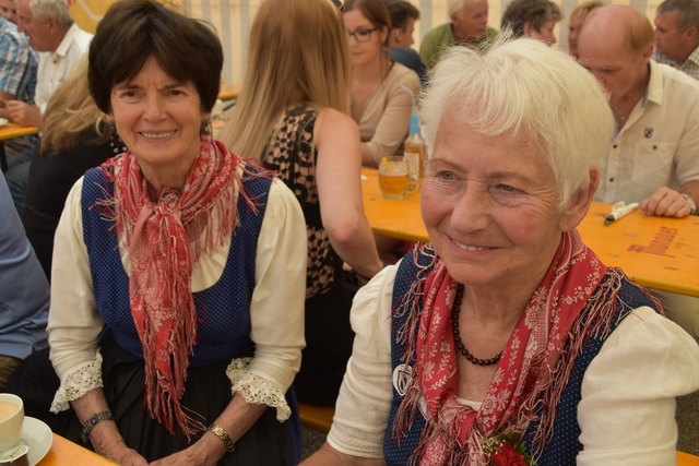 Christine und Erika (v. li)