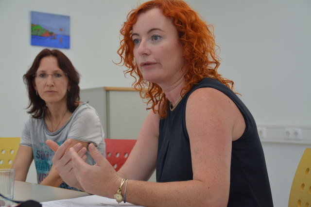 Psychologin Sabine Höller und Geschäftsführerin Birgit Keel-Döllinger (re.) vom Verein Suchtberatung Tirol in Wörgl.