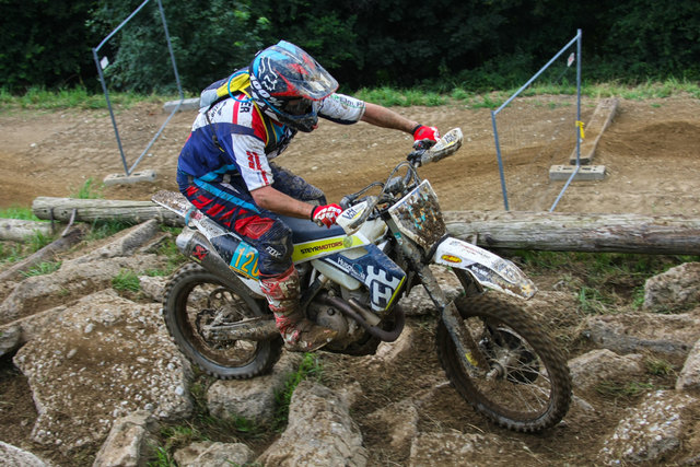 Stefan Fraundorfer aus Behamberg im technisch anspruchsvollen Teil der Endurostrecke. | Foto: www.sportpixel.eu