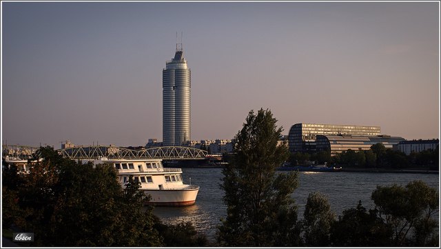 Bertha von Suttner - Schulschiff, Millenniumtower