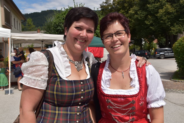 Silvia und Martina (v. li)