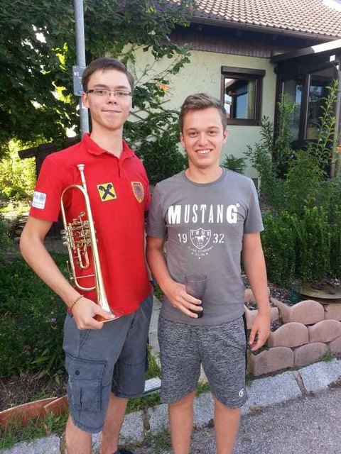 Freundschaft: Geburtstagskind Matthias mit Lukas Grafl vom MVS | Foto: MVS