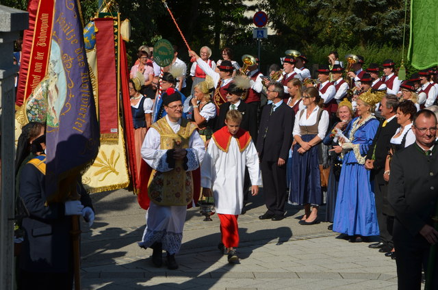 Einzug zum Gottesdienst | Foto: Ebner