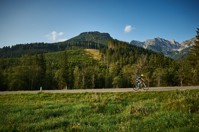 Unterwegs in einer wunderschönen Landschaft.. :)           Photo: martinbihounek.com