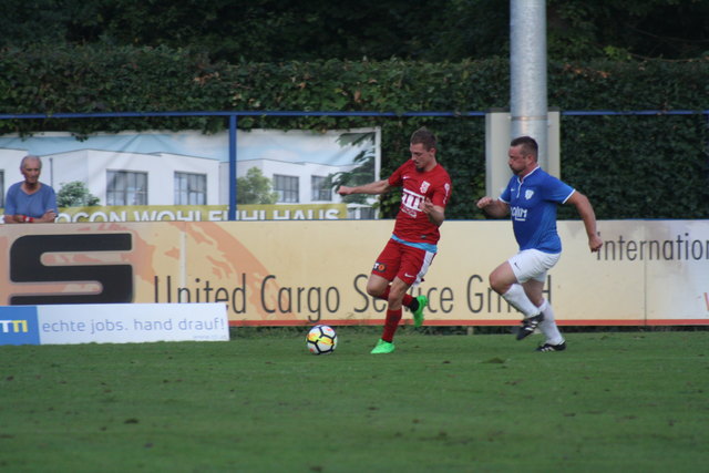 Markus Fischeidl (l.) schoss St. Florian mit einem Hattrick fast im Alleingang zum Sieg.