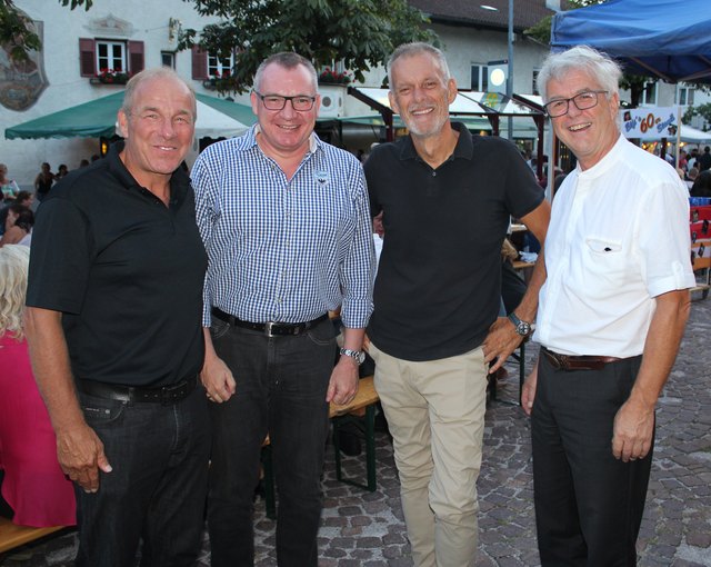 Bgm. Arno Guggenbichler, LR Johannes Tratter, NR Maximilian Unterrainer und Tourismusobmann Werner Nuding