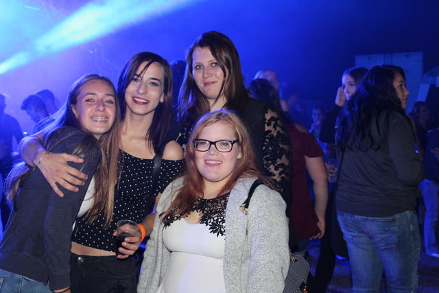 Anna (li) und ihre Freundinnen: Liane, Julia und Anja