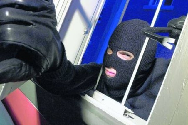 Symbolfoto: Um Mitternacht brachen zwei Täter in das Pressbaumer In-Lokal "Café Corso" ein. | Foto: photos.com