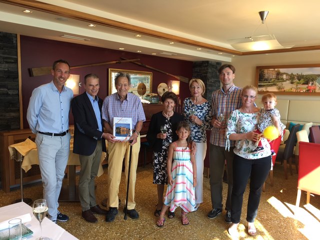 Bernhard Pichler-Koban (VTG), Bgm. Ferdinand Vouk
Ludwig Mühlbacher, Elisabeth Gerzer (Seniorchefin), Helena Gerzer (Jungchefin), Marie-Luise Mühlbacher , Albert Mühlbacher, Karin Schmidt, Anna Schmidt-Mühlbacher | Foto: Strandhotel Leopold/Gerzer