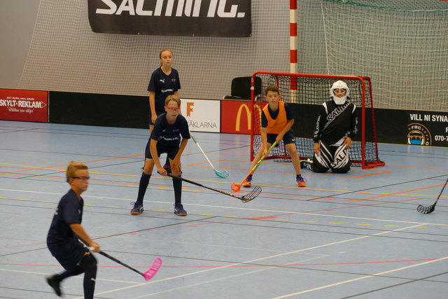 Floorball in Liesing: Beim Training werden Teamgeist, Geschicklichkeit, Kondition und Spieltechnik gelernt. | Foto: FBC Dragons