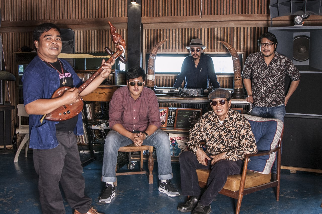 „Paradise Bangkok Molam International Band“ live beim „Amazing Thailand Festival“