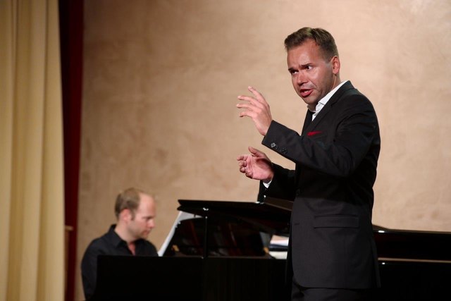 Sebastian Kroggel D, Bass überzeugte mit seiner Darbietung von "Wenn ich einmal reich wär" (Lied des Tevje aus dem Musical "Anatevka"). | Foto: Dabernig