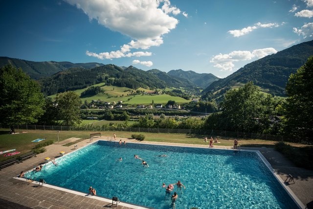Tolles Panorama im Freibad Großraming. | Foto: Andreas Sulzbacher