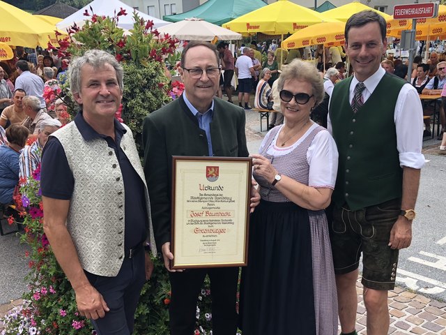 Ehrenbürgerfeier: Johann Wolf-Maier, Josef Baumhackl mit Gattin und Ernst Gödl beim Hügellandfest in Vasoldsberg | Foto: ÖVP Graz-Umgebung/Paulmichl