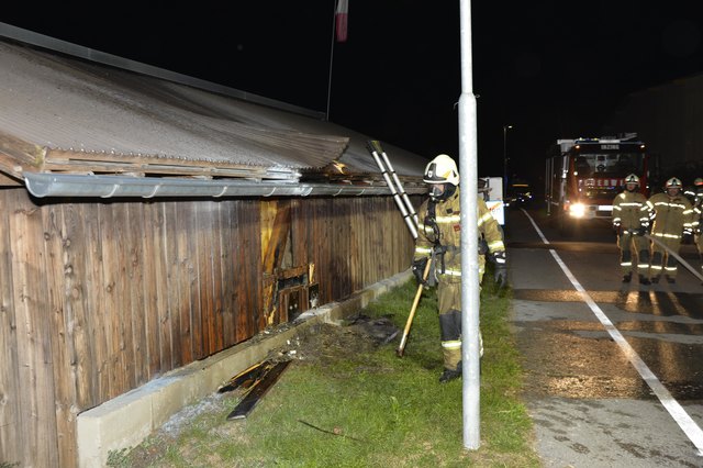 Stadelbrand im Inzinger Ortsteil Toblaten. | Foto: zeitungsfoto.at
