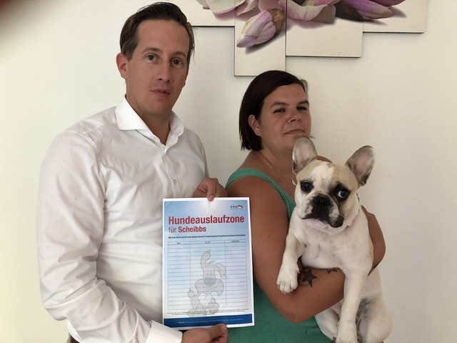 Auf den Hund gekommen: Reinhard Teufel aus Lackenhof am Ötscher und Nicole Eder aus Scheibbs. | Foto: FPÖ