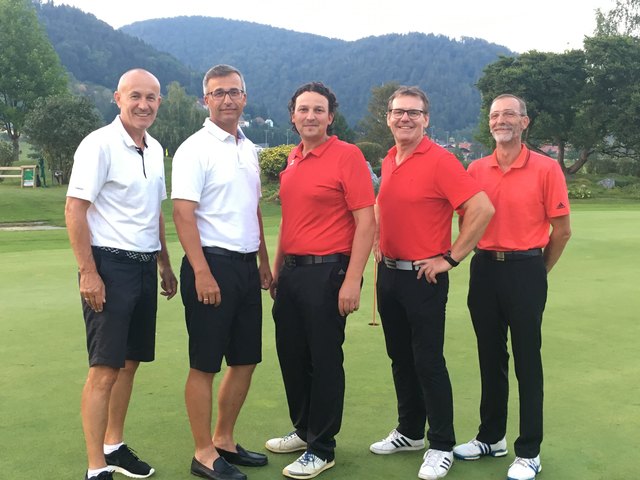 Matthias Nesshold und Engelbert Pignitter mit ihren Komitee-Mitglieder am Golfplatz Maria Lankowitz