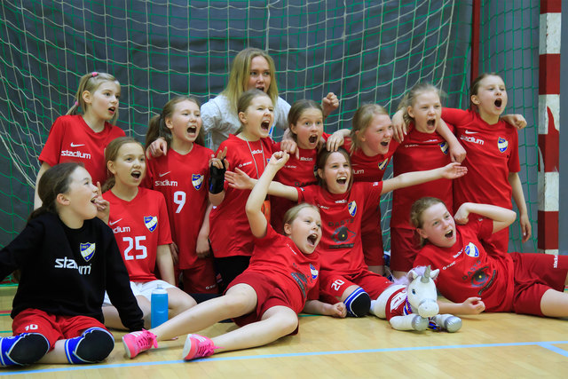 Die finnischen Junghandballerinnen freuen sich schon auf das 26. Internationale Schmelz-Turnier.