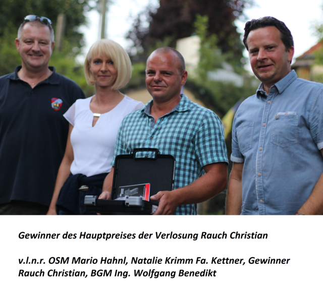 Christian Rauch freute sich über den Gewinn des Hauptpreises bei der Verlosung, und mit ihm OSM Mario Hahnl (li), Natalie Krimm (2.v.li.) und Bgm Wolfgang Benedikt (re.) | Foto: SSV Kirchberg