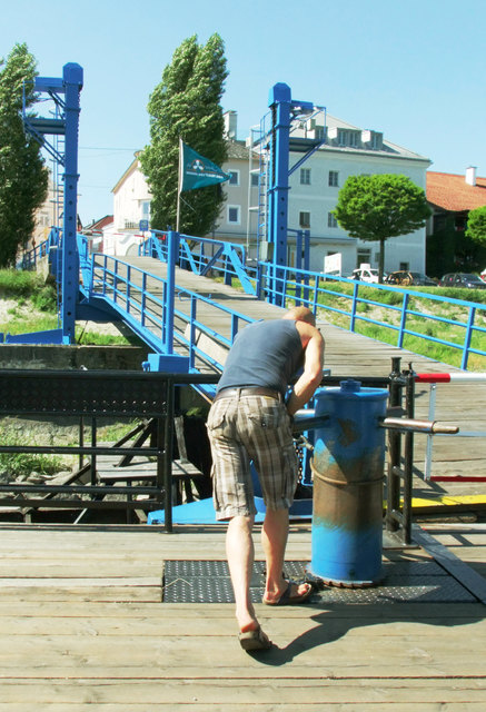 Anlegemanöver der Fähre Wilhering-Ottensheim