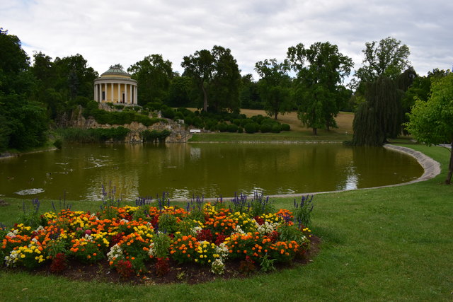 Der Leopoldinentempel im Schlosspark ist ein beliebtes Ausflusgziel.