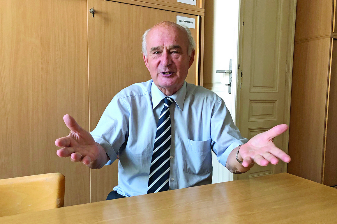 Seine Tage als Döblinger Bezirkschef sind gezählt: Adi Tiller (78) zeigt auch nach fast 40 Jahren immer noch vollen Einsatz.